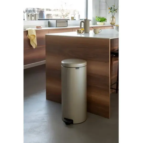 Poubelle a Pedale Newlcon, 30L - Champagne BRABANTIA – Image 3