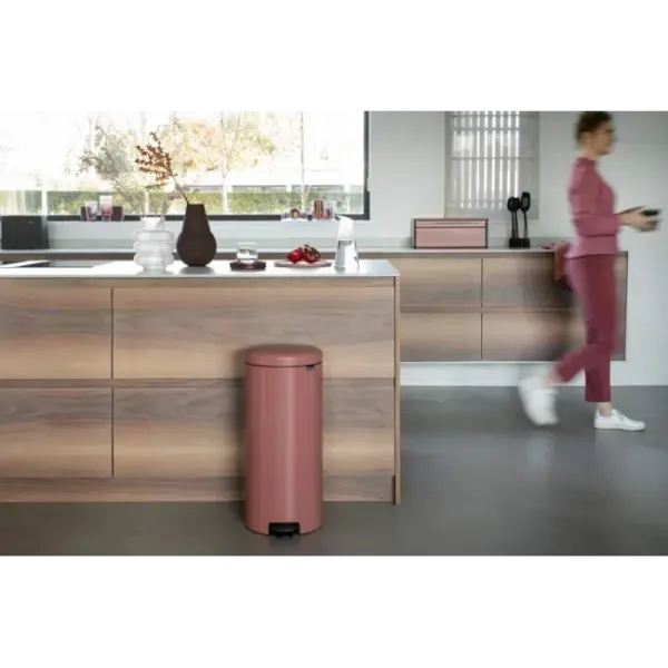 Poubelle a Pedale Newlcon, 30L - Terracotta Pink BRABANTIA – Image 2